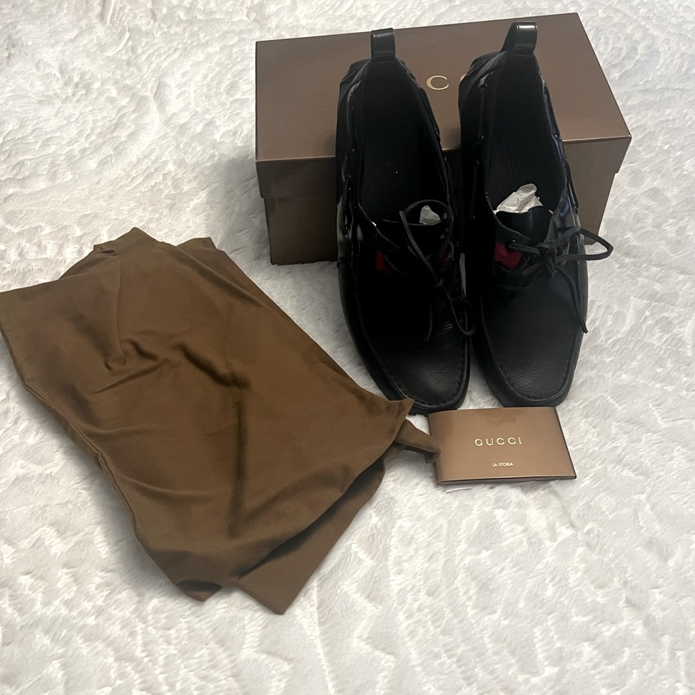 Authentic Gucci Men’s Driving shoes in black with ties